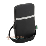 Vista frontal de bandolera portadocumentos waterproof de una cremallera.