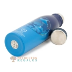 Vista frontal de botella térmica.