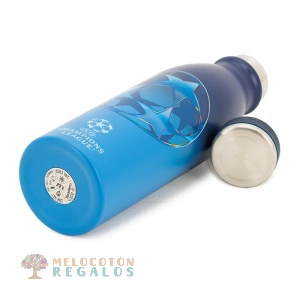 Vista frontal de botella térmica.