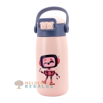 Vista frontal de botella térmica robot.