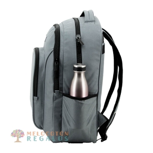 Vista lateral de mochila triple cuerpo.