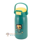 Vista frontal de botella térmica robot.