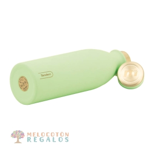 Vista de detalles de botella térmica de acero inoxidable de 750 ml.