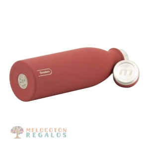 Vista de detalles de botella térmica de acero inoxidable de 750 ml.