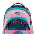 Vista interior de mochila de carro compacto desmontable.