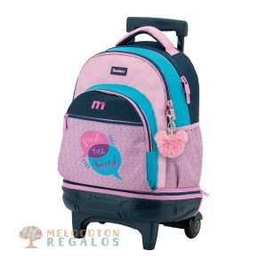 Vista frontal de carro compacto desmontable.