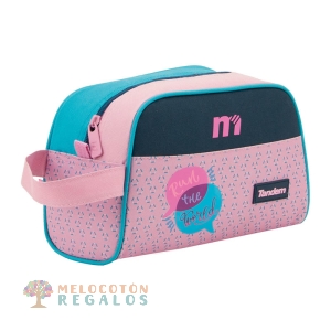 Vista frontal de neceser escolar adaptable a carro.