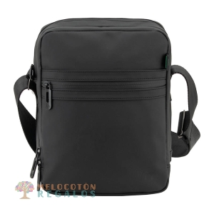 Vista frontal de bandolera resistente al agua de hombre.