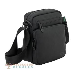 Vista frontal de bandolera resistente al agua de hombre.