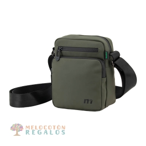 Vista frontal de bandolera resistente al agua de hombre.