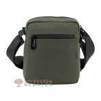 Vista trasera de bandolera resistente al agua de hombre.