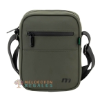 Vista trasera de bandolera resistente al agua de hombre.