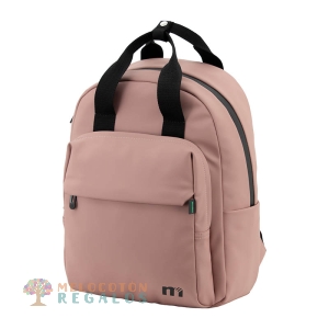 Vista frontal de mochila bolso resistente al agua.