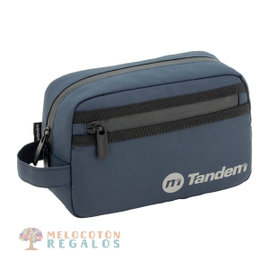 Vista frontal de neceser de viaje resistente al agua.