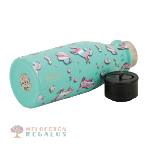 Vista frontal de botella térmica de acero inoxidable.