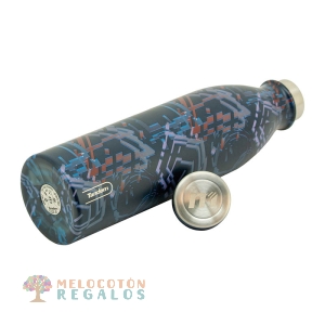 Vista frontal de botella térmica de acero inoxidable.