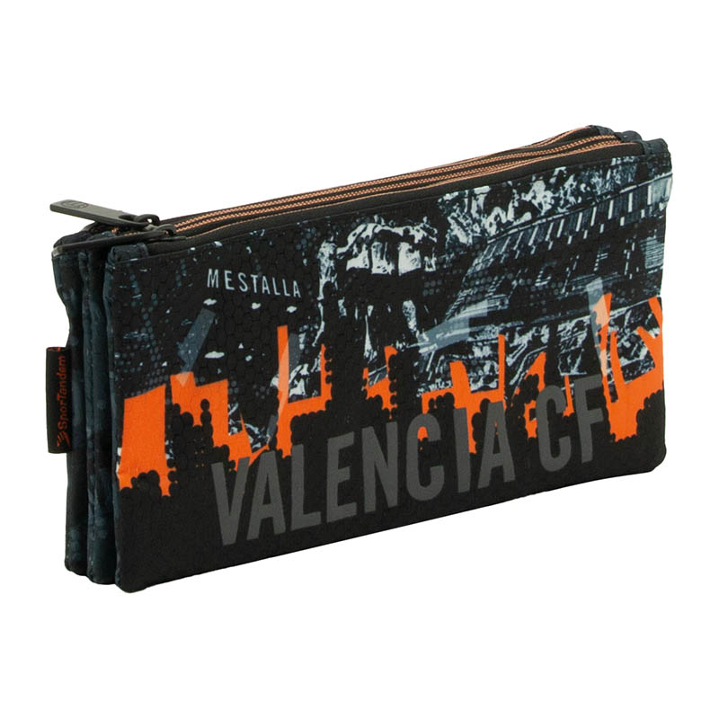 estuche-portatodo-triple-valencia-c.f.-2026+ (4) Vista frontal de portatodo tres bolsillos independientes.