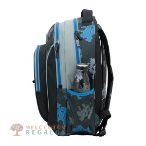 Vista lateral de mochila doble cuerpo.